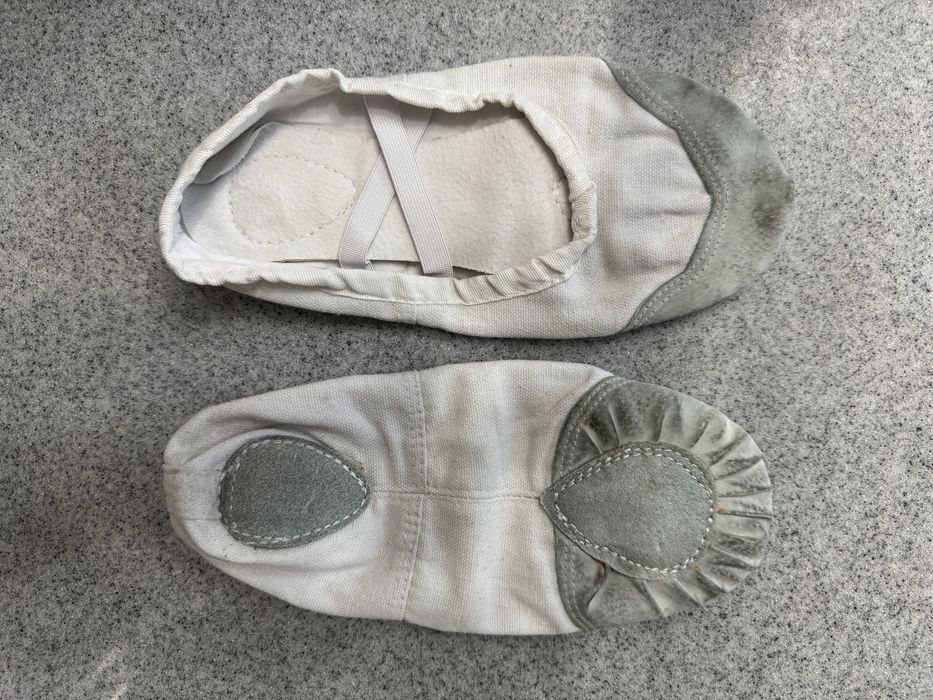 Отдам бесплатно чешки (max размер 37-37,5)