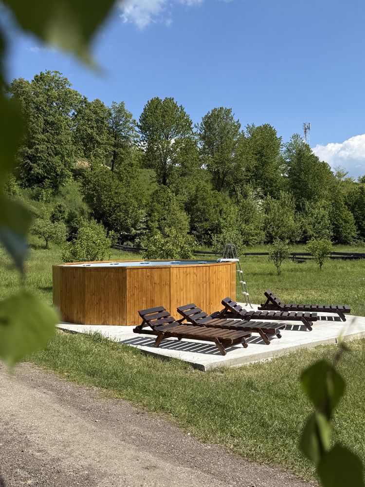 Cabana  cu piscinǎ si ciubǎr