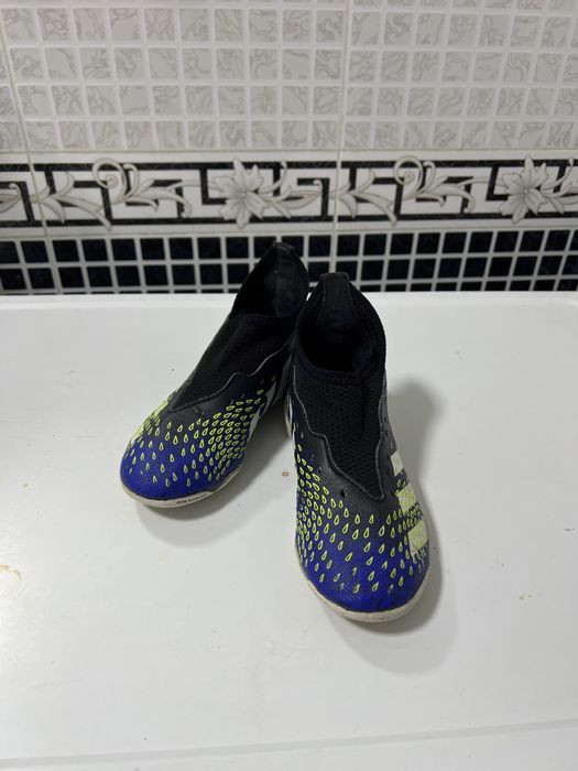 Addidas оригинал 28 размер 100 тысяч