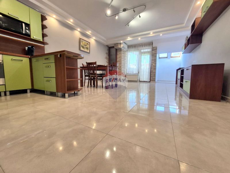 Продава се Тристаен апартамент в Варна, ХЕИ - 110 кв.м за 2682 €/кв.м - Снимка #1