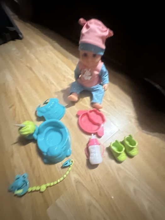 плачещо и пикащо  бебе