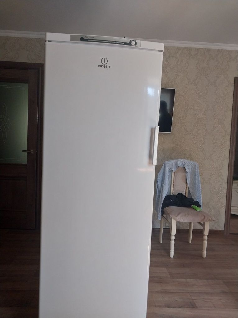 Продам морозильную камеру