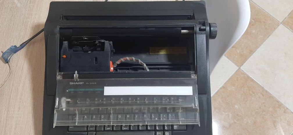 Masina de scris electronica Sharp PA3000 ll