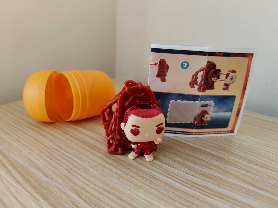 Лот киндер играчки от шоколадови яйца