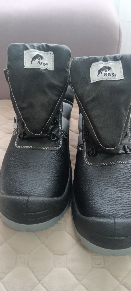 Продам рабочие ботинки (новые)