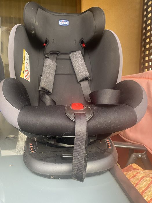 Vind doua scaune auto chicco in stare foarte buna
