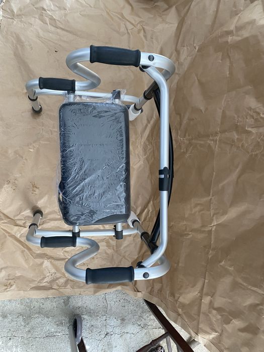 Cadru pliabil cu roti si sezut