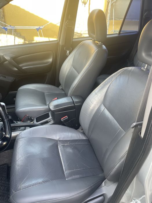 Toyota rav 4 an 2004