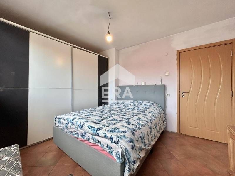 Тристаен апартамент с отделна кухня на ул. Миджур, кв. Лозенец