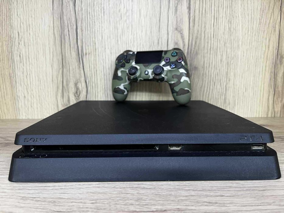 Конзола PlayStation 4   CUH- 2016А / Перфектна