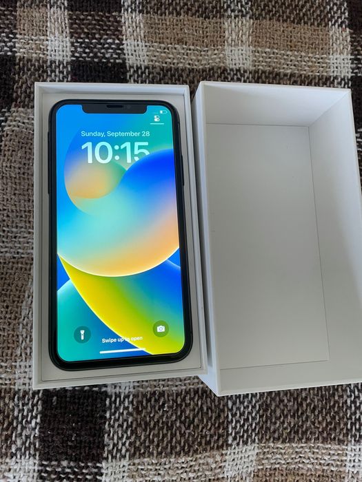 Продавам черен iPhone X 64GB