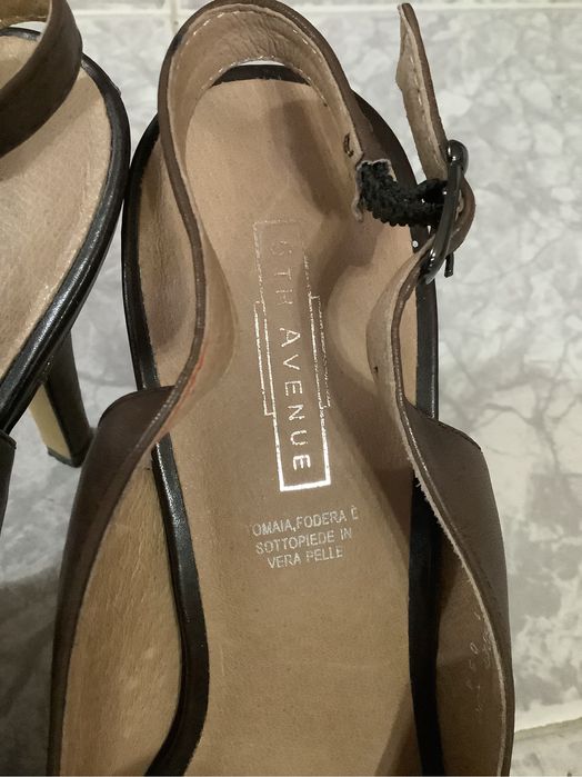 Чисто нови елегантни сандали