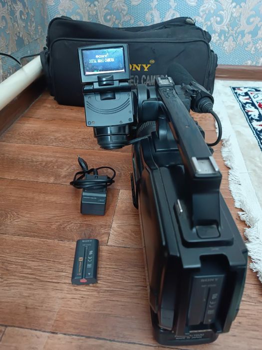 Видеокамера и штатиф sony 1500 комплекты