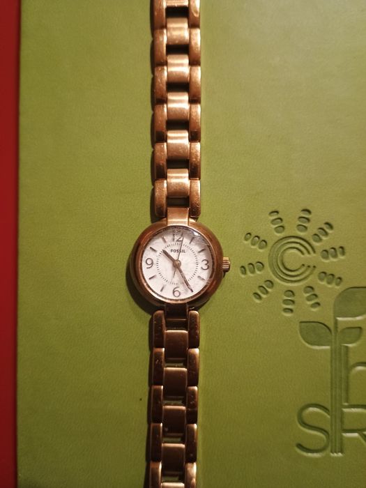 Vând  2  ceasuri , unul cu quarț și unul automatic