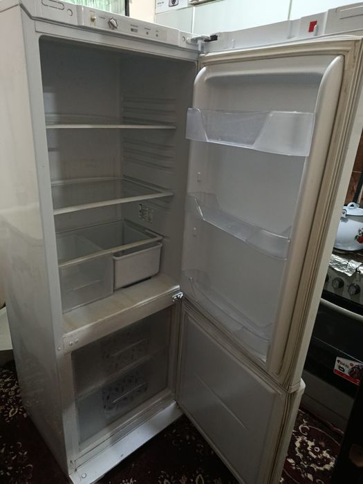 Холодильник сотилади