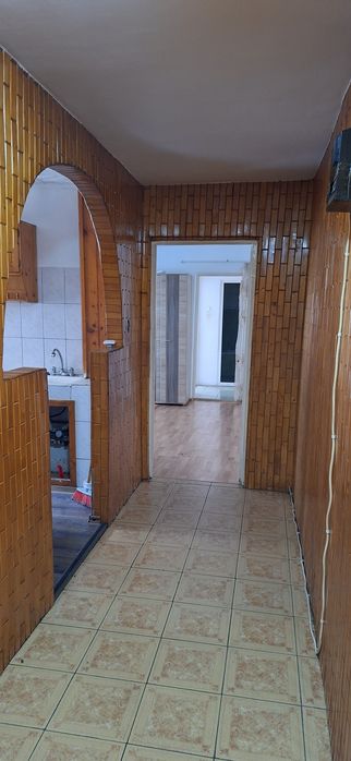 Închiriez apartament două camere , etaj 2