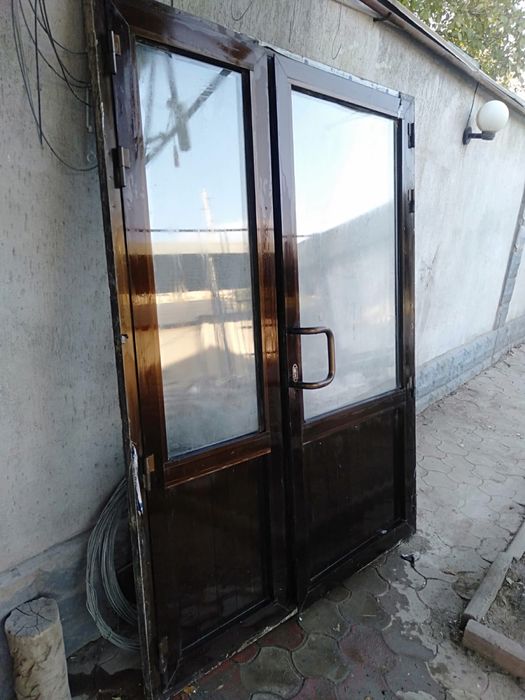 Продается двухстворчатая дверь