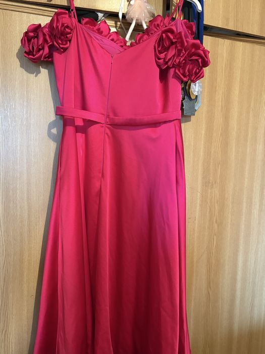 Rochita midi, pe umeri cu floricele