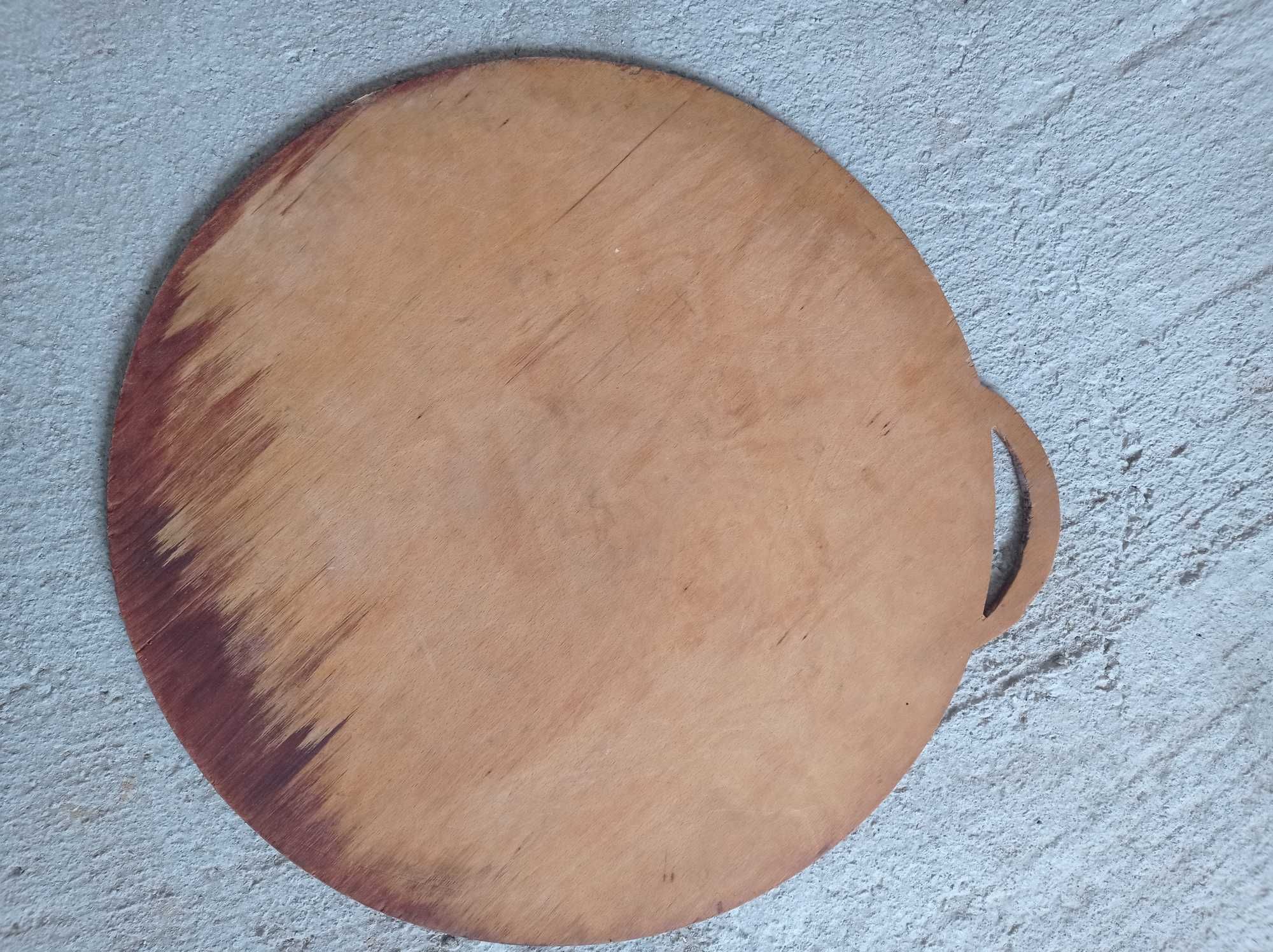 Автентична дървена дъска за месене на хляб, кръг