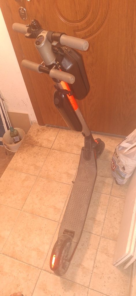 Електрическа тротинетка SEGWAY Ninebot Kickscooter ES4