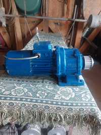 Vând motor electric nou. 350 RON.