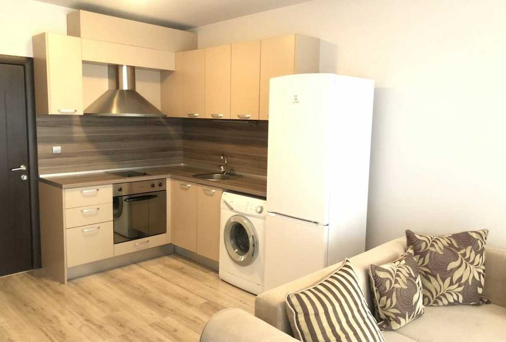 Дава се под наем Двустаен апартамент в Бургас, Център - 75 кв.м за 450 € - Снимка #3