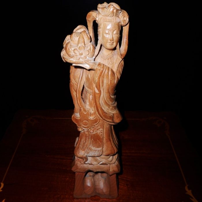 Sculptură manuală vintage în lemn de santal. Zeitate.