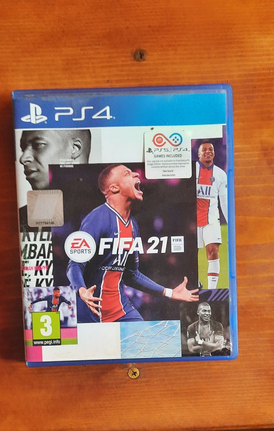 Vând fifa22 și fifa21 la pachet