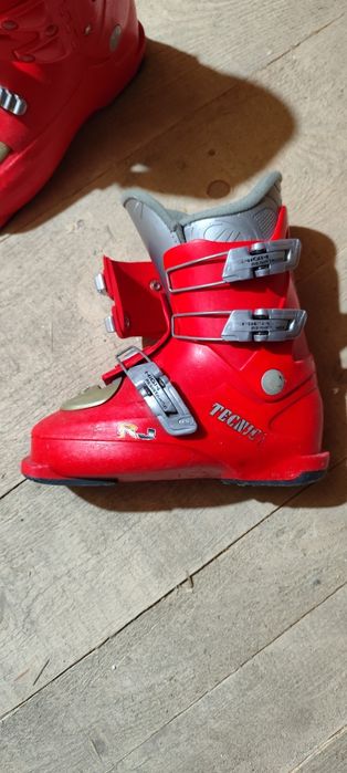Echipament ski complet copii - schiuri, clăpari, căsca., ochelari