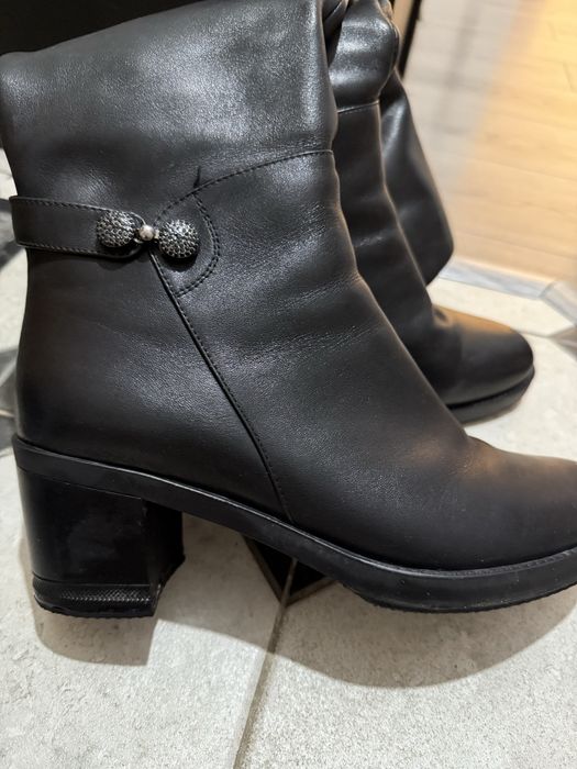 Продам женские сапоги