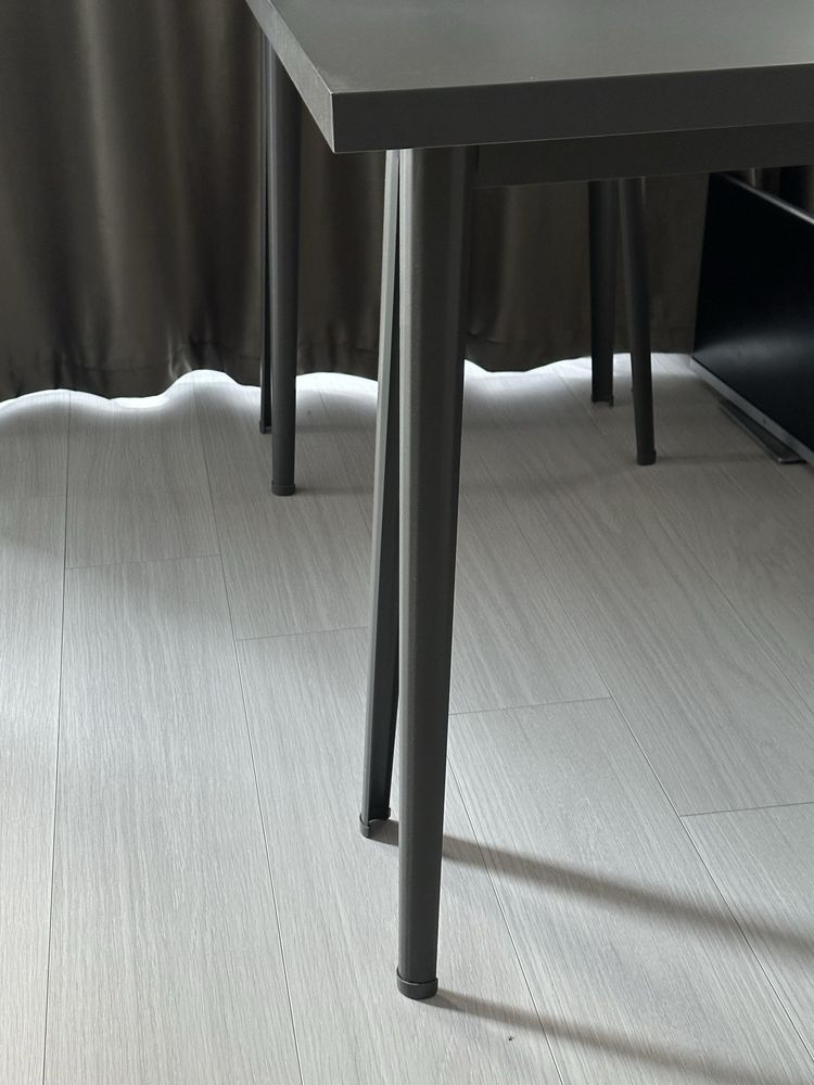 Birou 160x40cm, starr buna, nu este decolorat sau murdar.