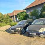 Vând doua mașini opel astra g ford fiesta