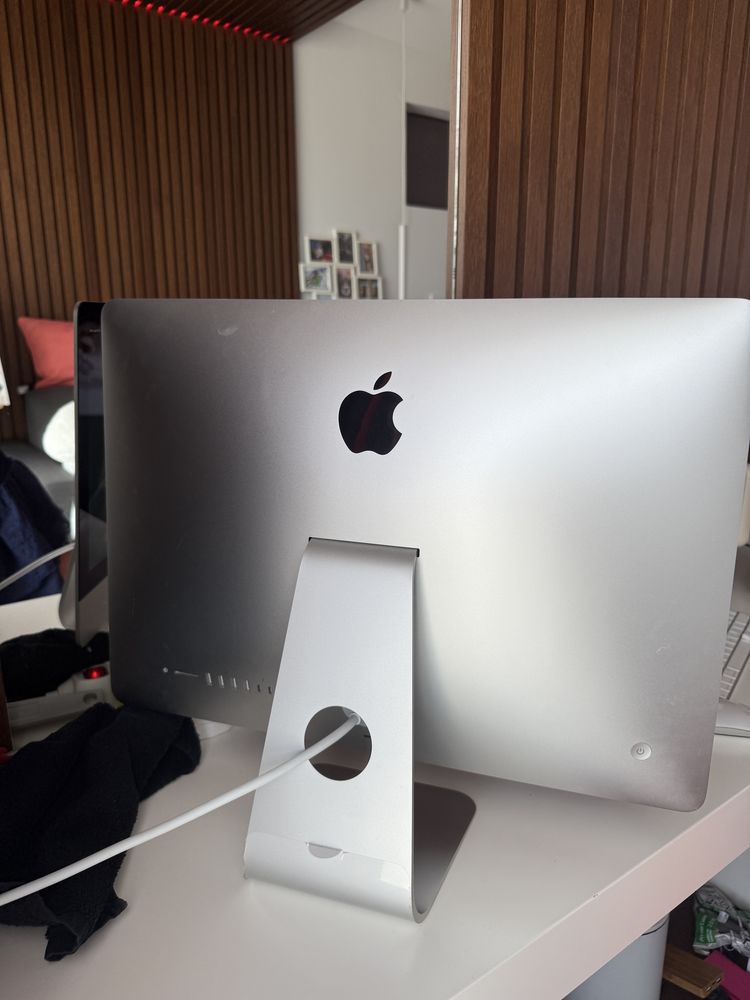 21,5'' iMac 8 GB RAM 256 GB SSD