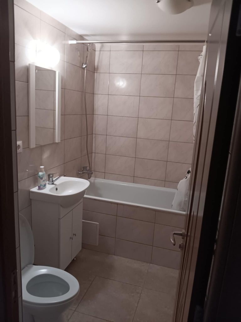 Închiriez apartament cu două camere, Micro 17, Satu Mare