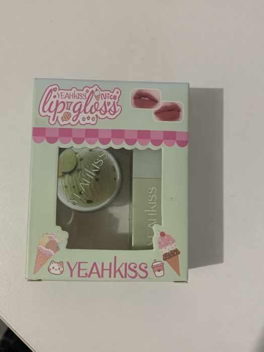 Набор помад, гигиничка и матовая помада комплект