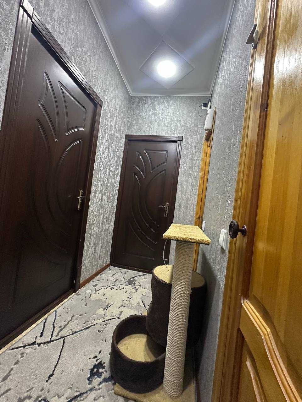 Uy sotiladi 4 etajli dom 2 etaj 3 xona Uchtepa tumani 21kv 29dom