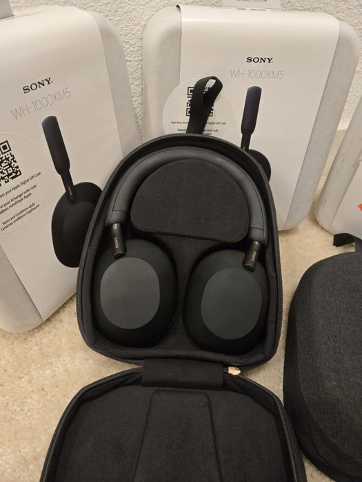 Sony wireless  headphones  WH -1000xm5b