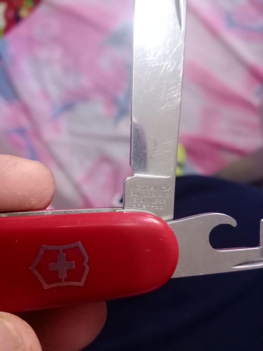 Раскладной нож производства Швейцарии