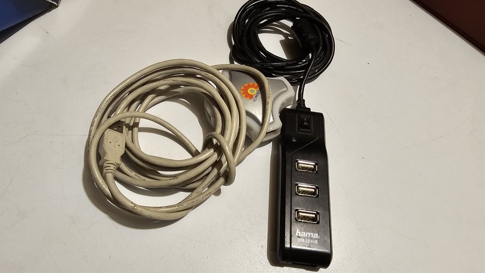 2 hub-uri usb pc