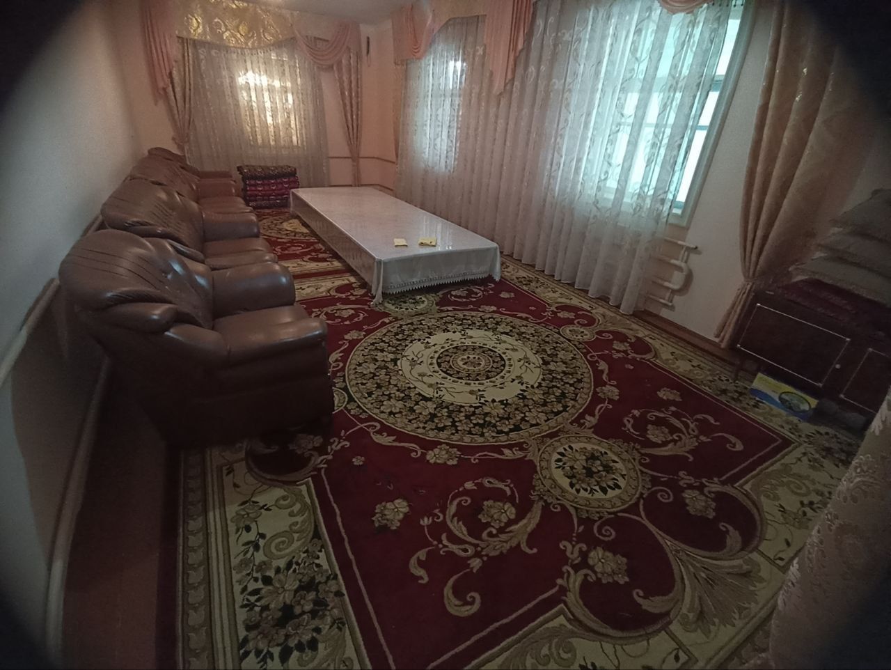 Уй Сотилади Гулистон Давлат Унверситети ёнидаги Участкаларда