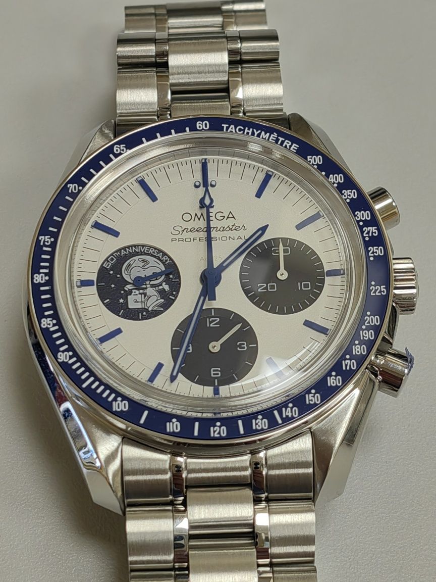 Omega Speedmaster Silver Snoopy 50th anniversary Edition chronograph