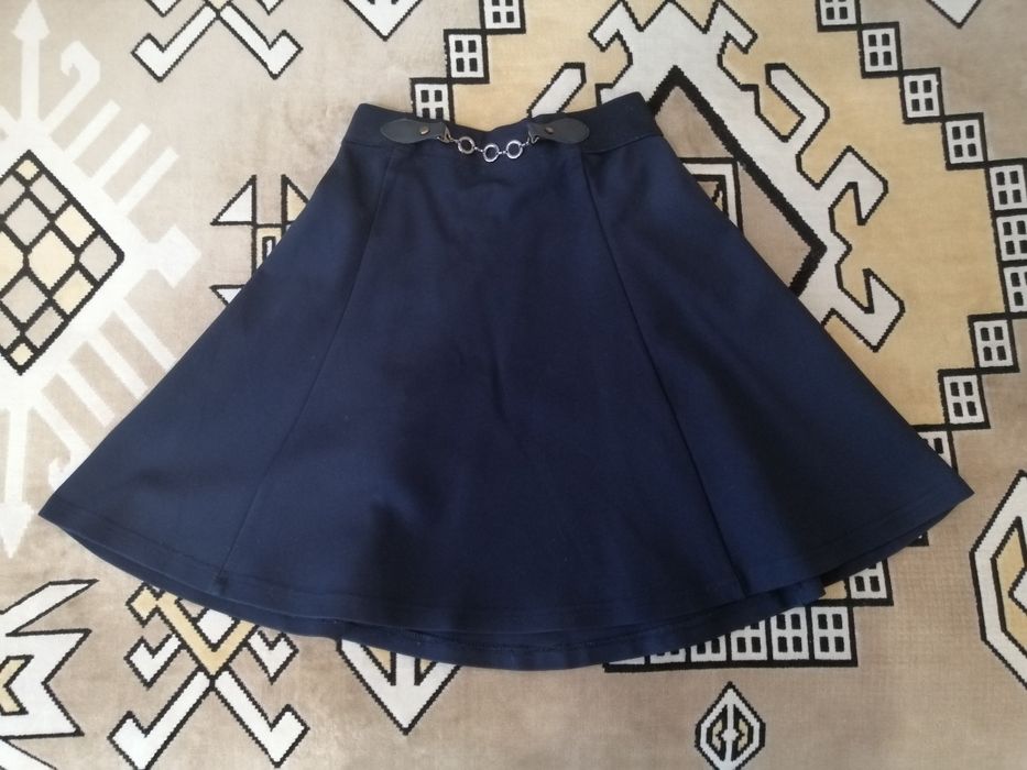 Продам школьную одежду