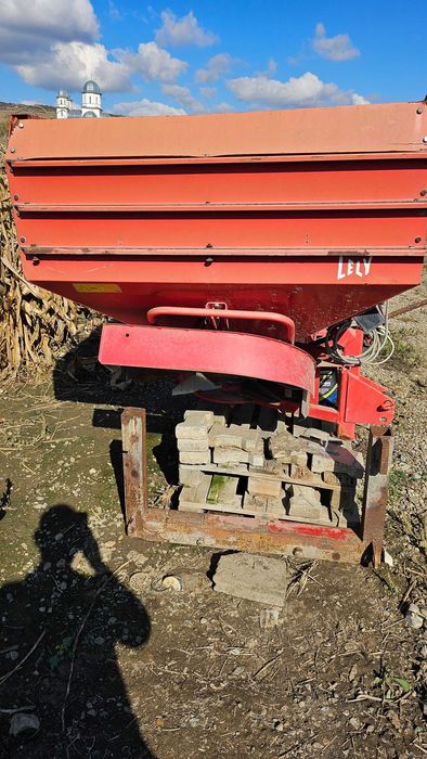 Vand distribuitor de îngrășăminte