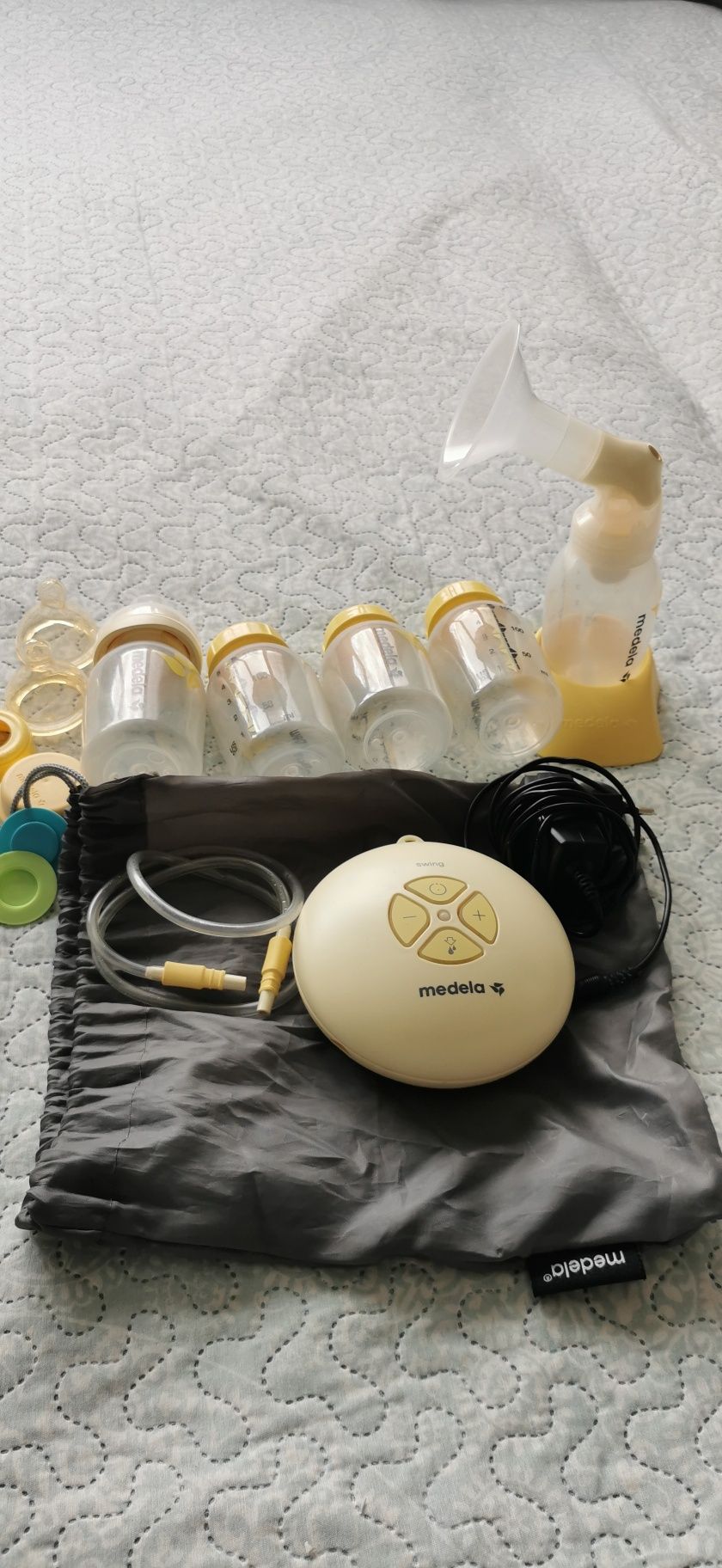 Електрическа помпа за кърма Medela Swing+ много аксесоари и подаръци