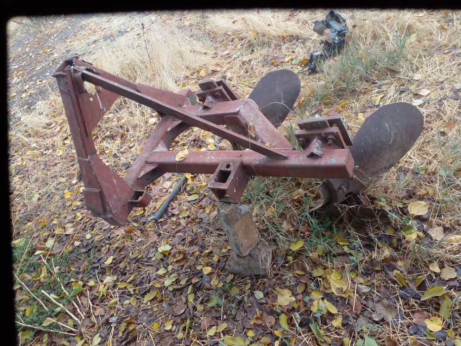 2 корпусли плуг сотилади