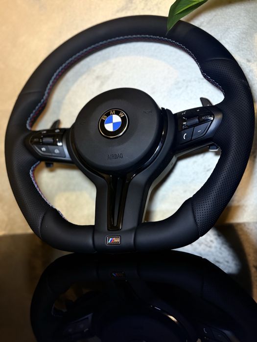 Volan BMW M PERFORMANCE cu Padele si Airbag - Compatibilitate larga