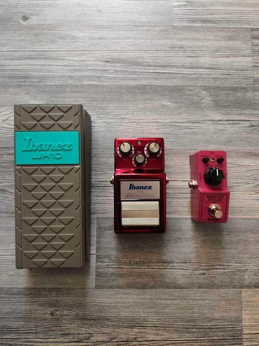 Много запазени китарни ефекти с оригиналните кутии!