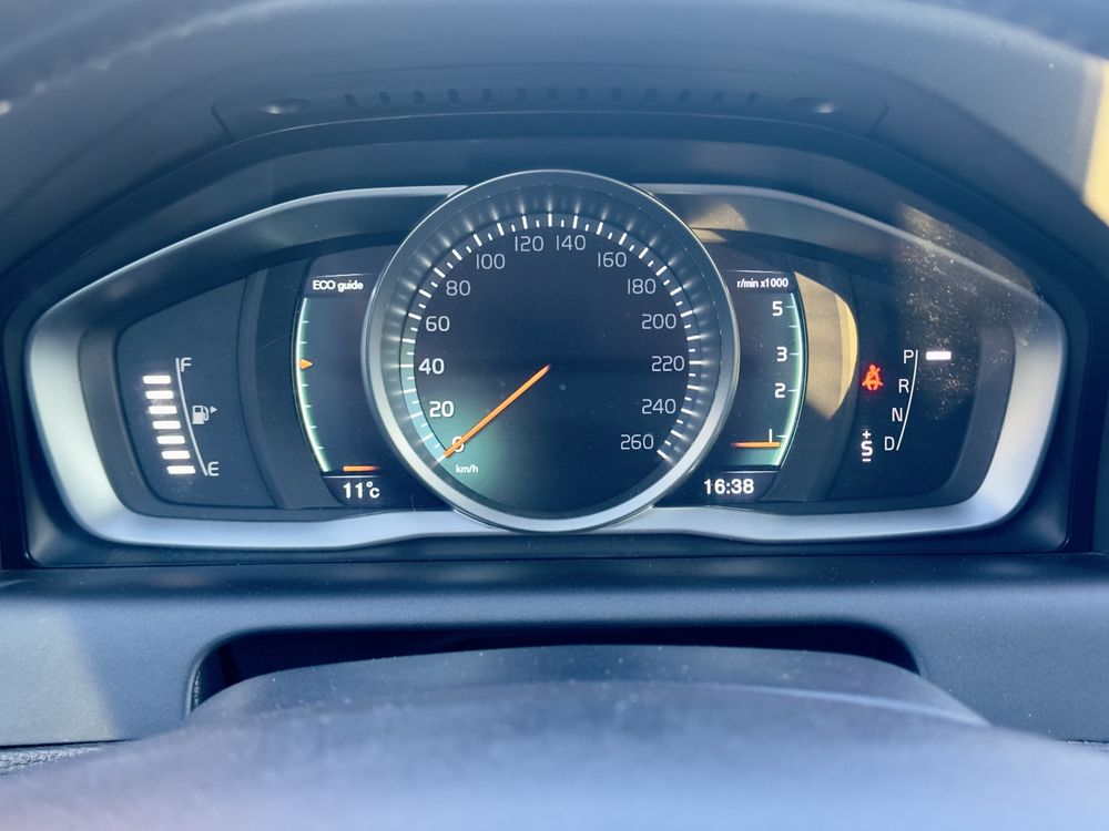 Volvo XC 60 D5 / Facelift / Дигитално табло