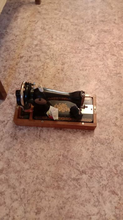 Продаю швейную машинку