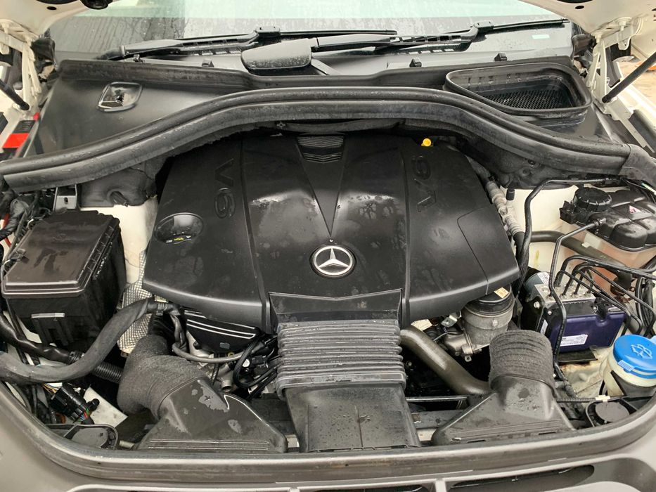 Dezmembrez mercedes ML w166  m350 euro 6 4-matic/stop ml w166/far w166
